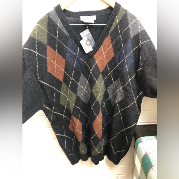 Eddie Bauer NWT men’s wool vneck argyle sweater size l